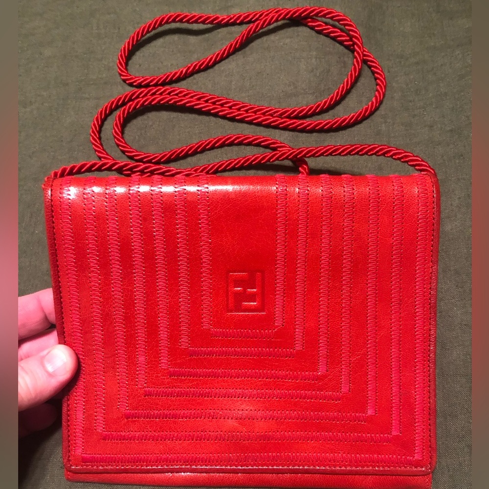 🤩 *AUTHENTIC* VINTAGE 80’s FENDI RED LEATHER CROSSBODY* 💗